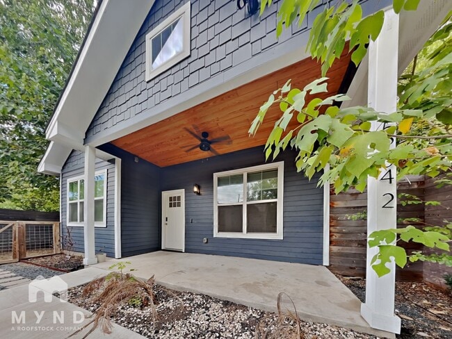 Building Photo - 5204 Huisache St