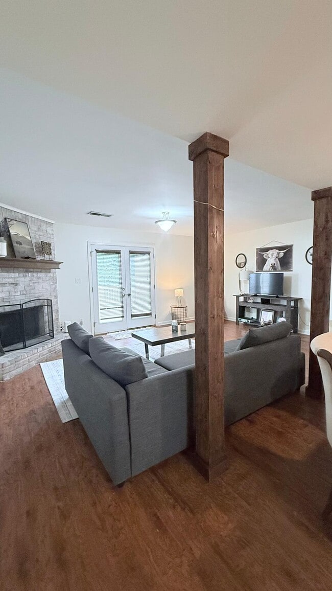 Photo - 608 Twin Brooks Way SE