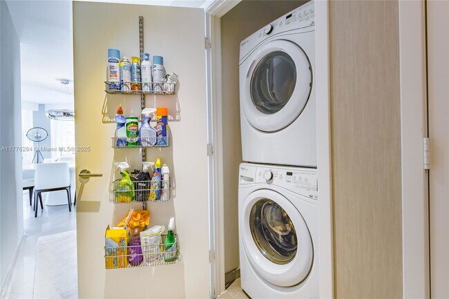 Photo - 88 SW 7th St Unidad 3301