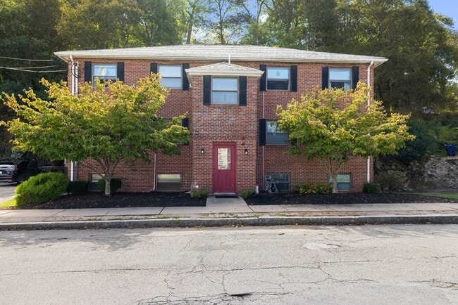 Building Photo - 51 Lynde St Unit 2