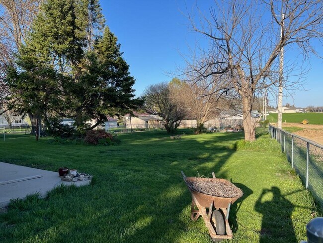 Photo - 109 8th Ave