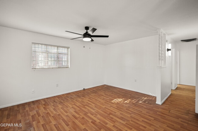 Photo - 255 Francis St