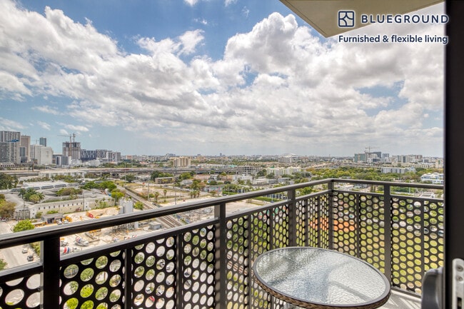 Photo - 23 NE 17th Ter Unidad FL17-ID101