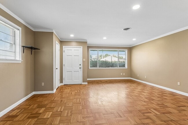 Photo - 2486 Hyman Pl