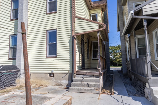 Photo - 208 W Carpenter Ave