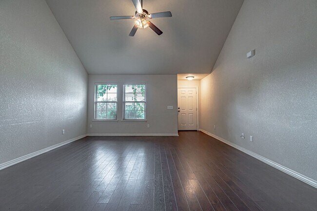 926 Kensington Dr