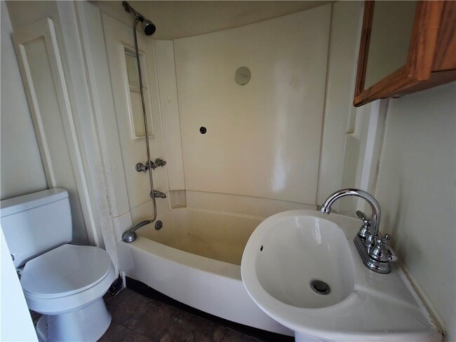 Photo - 385 S Main St