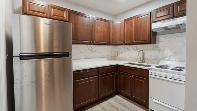 Building Photo - 6956 N Ashland Ave