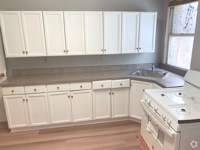 Building Photo - 3 Bed 1 Bath Home in the Marshall-Shadelan...