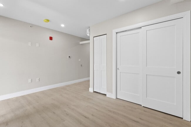 Photo - 153 Green St Unidad 208