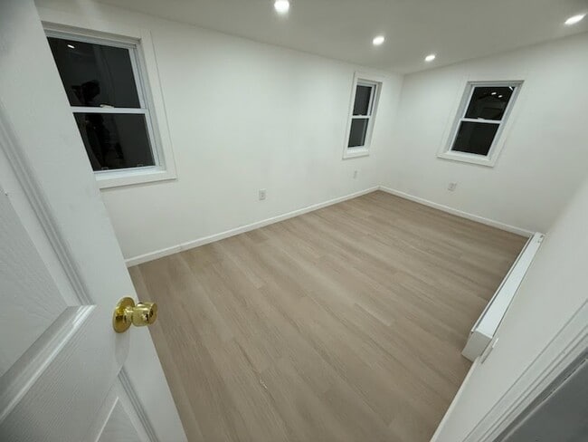 Photo - 14 Woodland Cir S