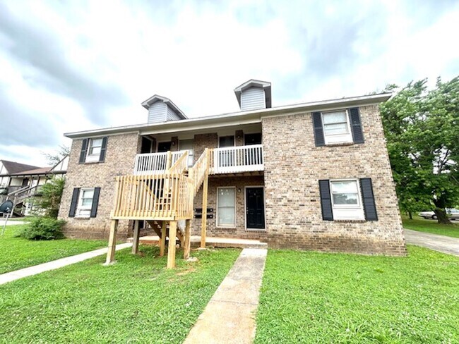 Building Photo - 1506 Medland Rd NW Unit A