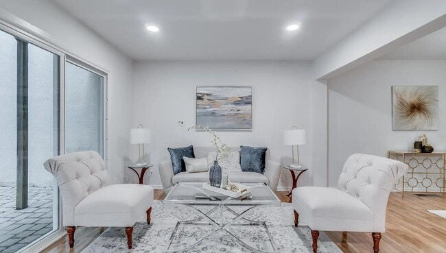 Photo - 1669 Valencia Way