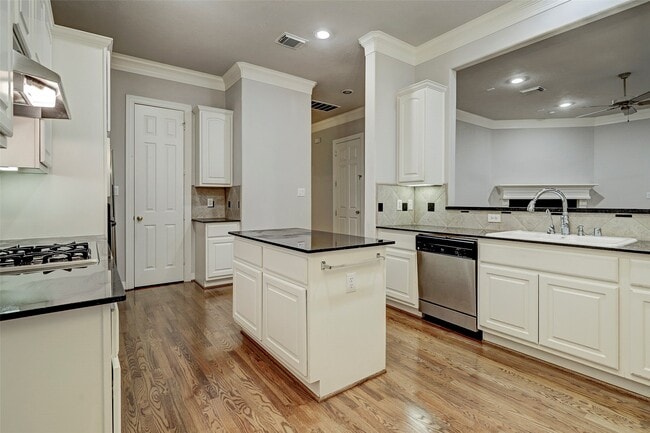 Photo - 1302 E Park At Shady Villa