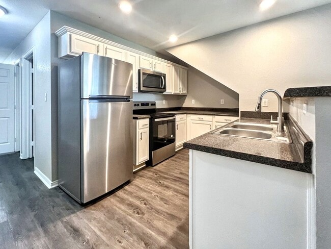 Building Photo - Newly Renovated 2-story 3-Bedroom Property... Rental