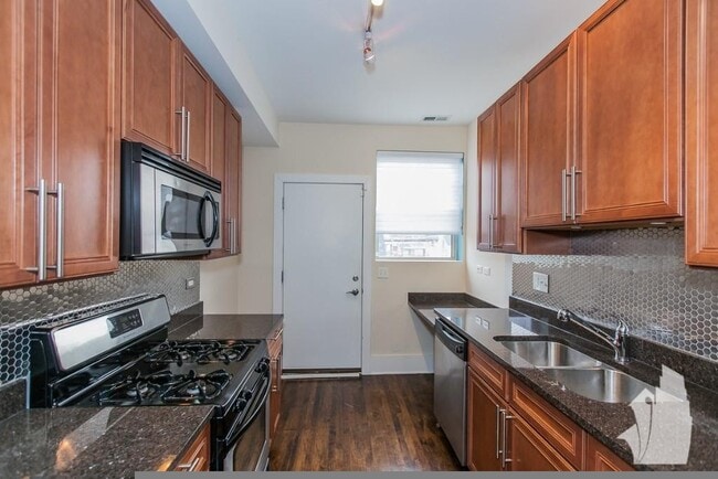 Photo - 1851 W Cornelia Ave Unidad 1849-1