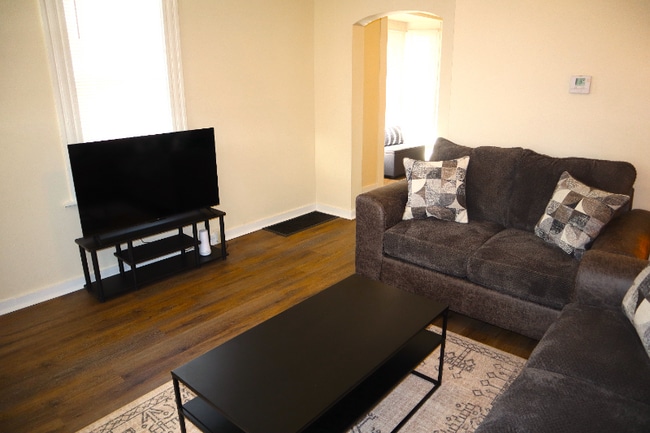 Photo - 126 E Woodrow Ave