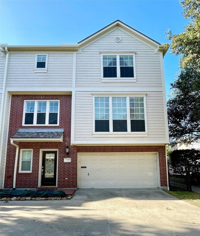 Building Photo - 1702 Tuam St Unit A