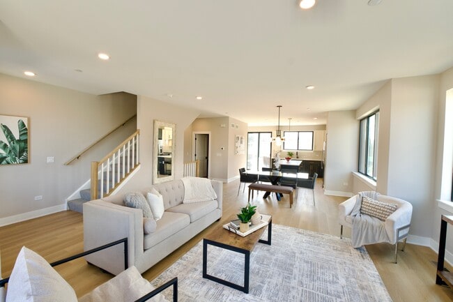 Living Room - Townhomes at Pointe Drive