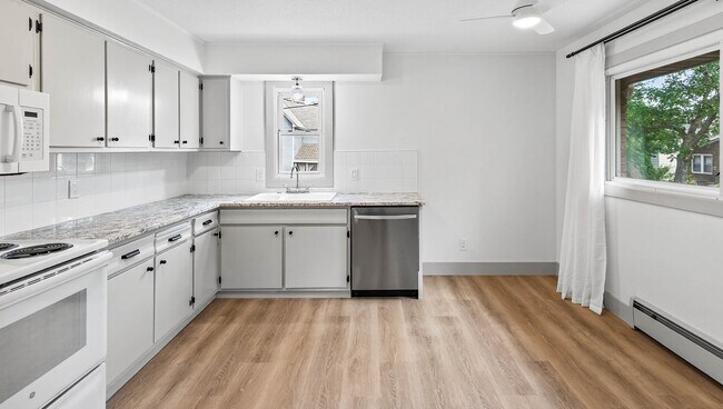 Building Photo - 135 16th Ave NE Rental