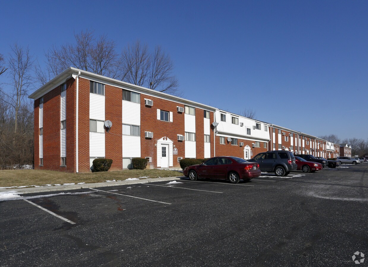 Roland Manor Apartments - Roland Manor Apartments