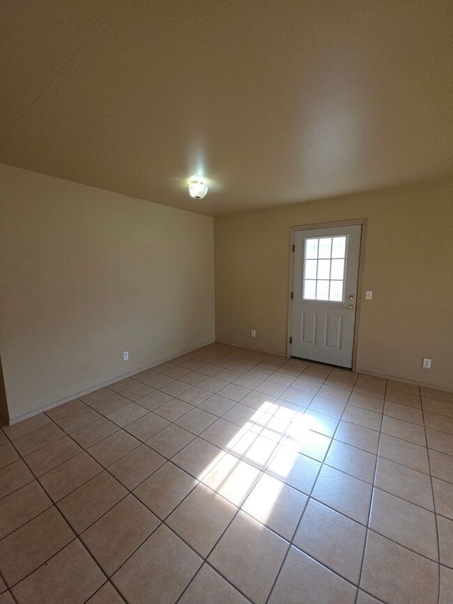 Photo - 1002 N Greenwich Ave