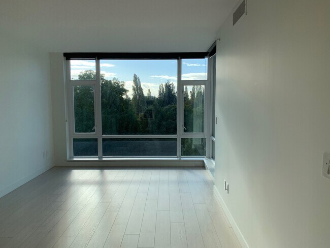 Photo - 708-8800 Hazelbridge Way Unité 708