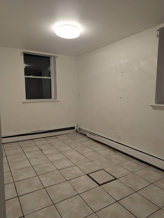 Photo - 327 Danforth Ave Unidad B1