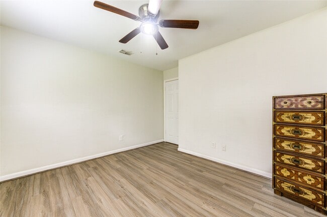 8107 Durklyn Ln