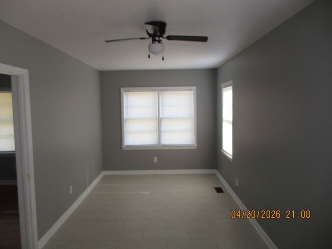 Photo - 1906 W Whitney Ave