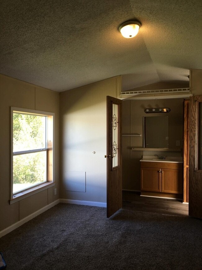 Photo - 278 W 375 N