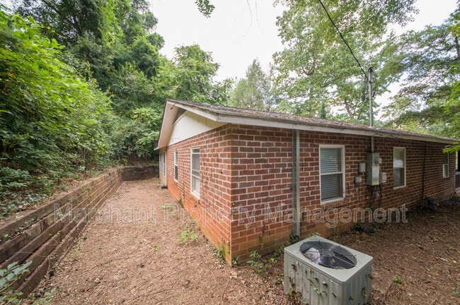 Photo - 717 Bennett St