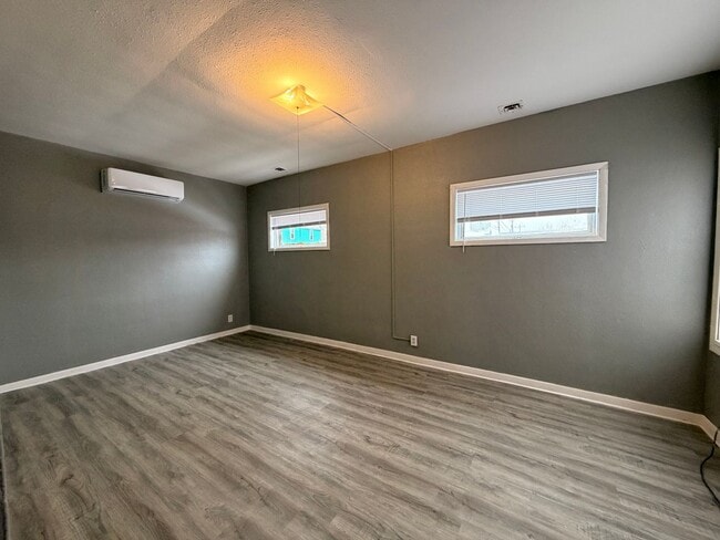 Building Photo - N 14th St Triplex Unit 19 N 14th