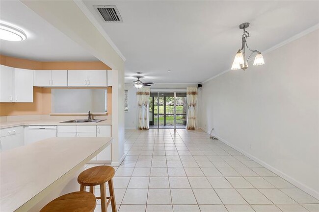 Photo - 2169 Discovery Cir W