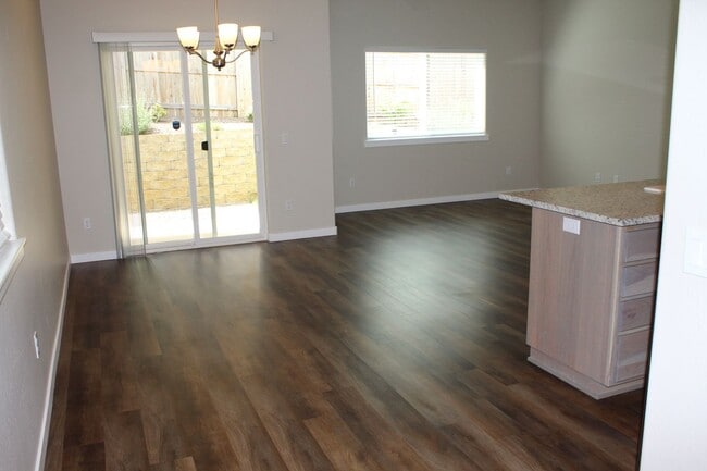 Photo - TMUniv Unit TMUnivA