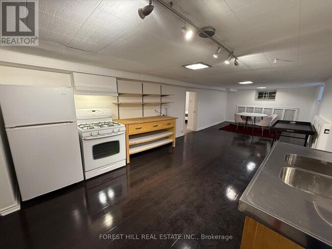 Photo - 17 Braemar Ave