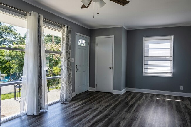 Photo - 1617 Crestmont Dr