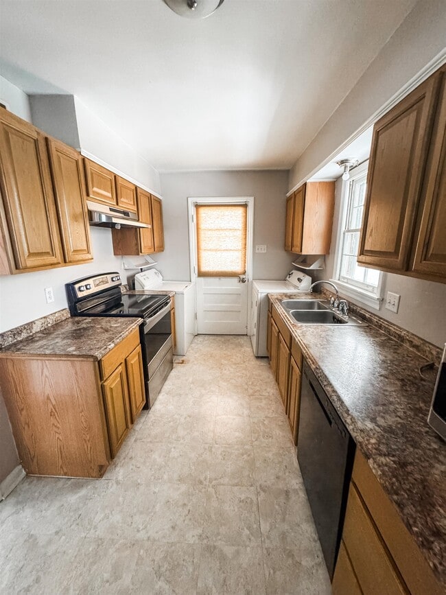 Photo - 1560 Cranford Rd