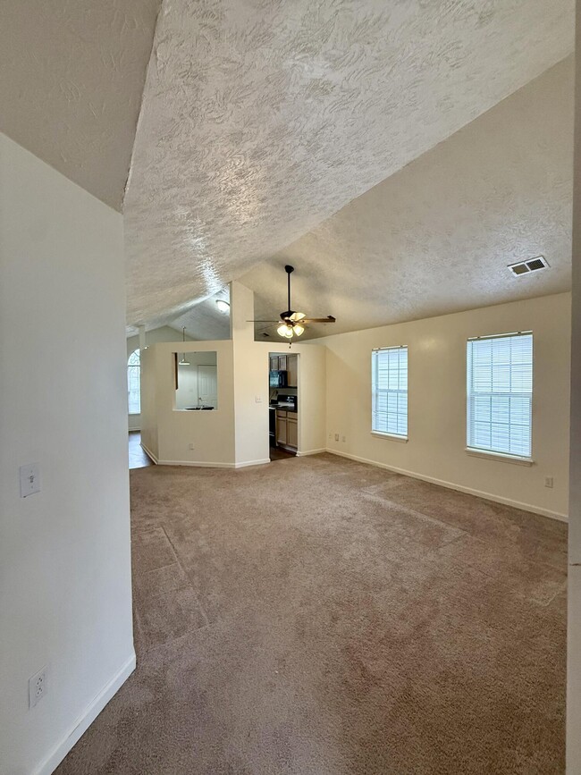 Photo - 781 Nickwood Trail