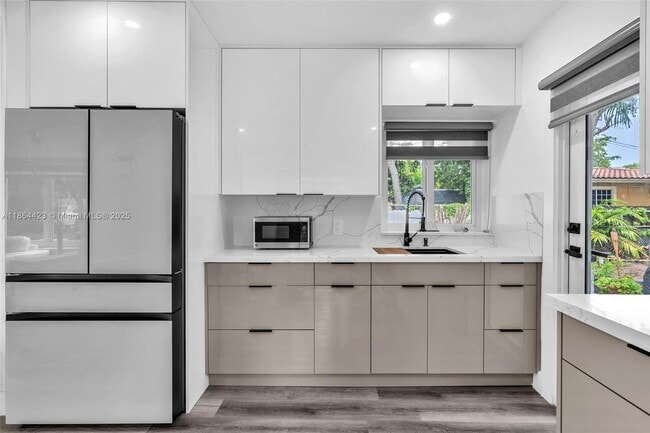 Photo - 886 NE 134th St
