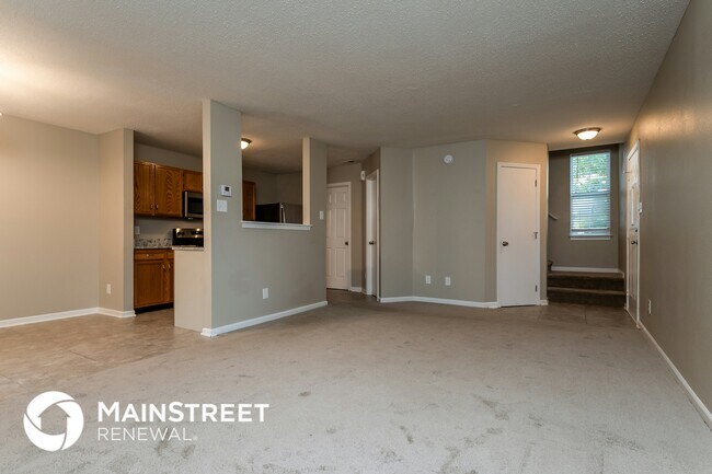 Photo - 4549 Connaught Dr E