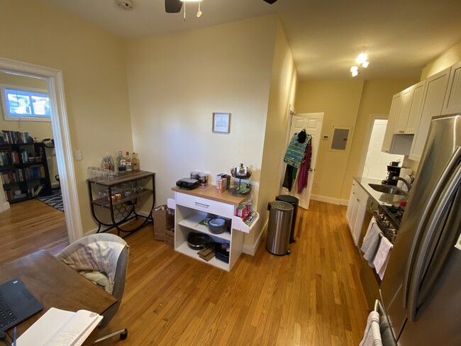 Building Photo - 39 Cross St Rental