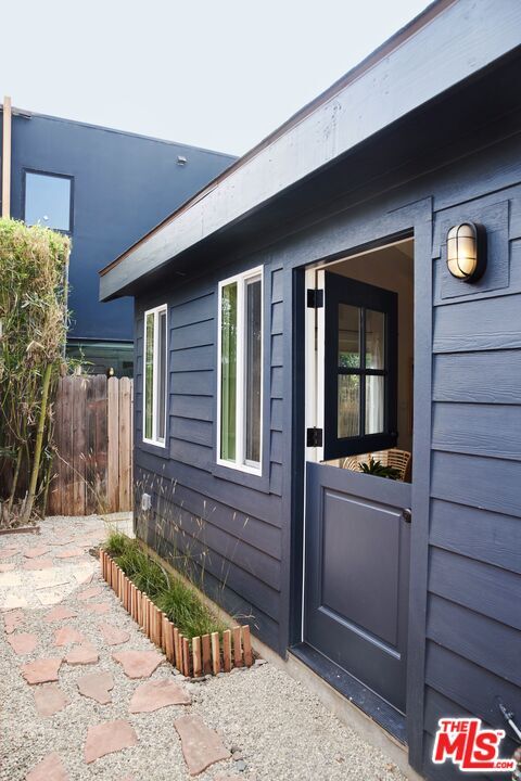 Photo - 1249 N Hoover St