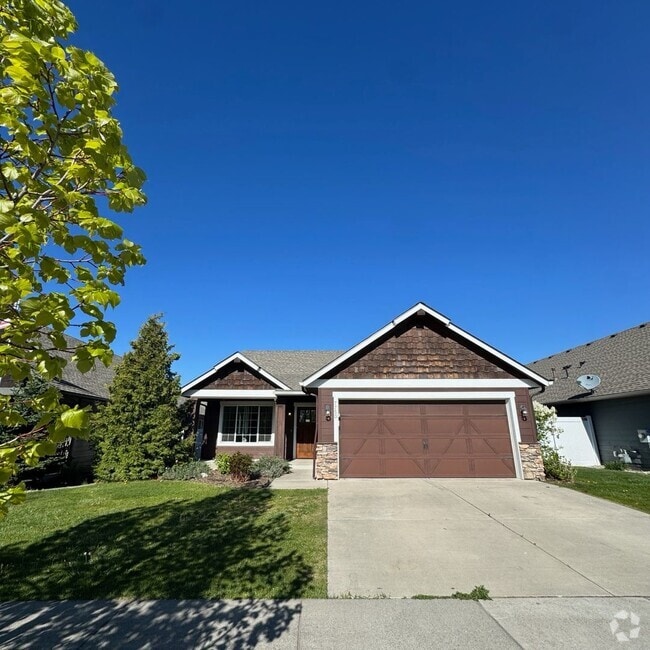Building Photo - Cute and Cozy 3 Bedroom 2 Bath Rancher Rental