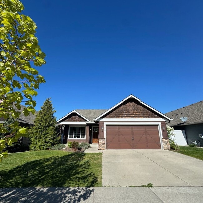 Cute and Cozy 3 Bedroom 2 Bath Rancher - Cute and Cozy 3 Bedroom 2 Bath Rancher House