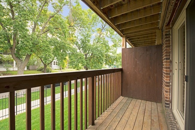 Balcony - Uptown Plaza