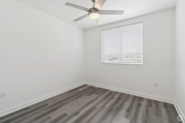 3BR, 2BA - 1,091SF - Lincoln Gardens