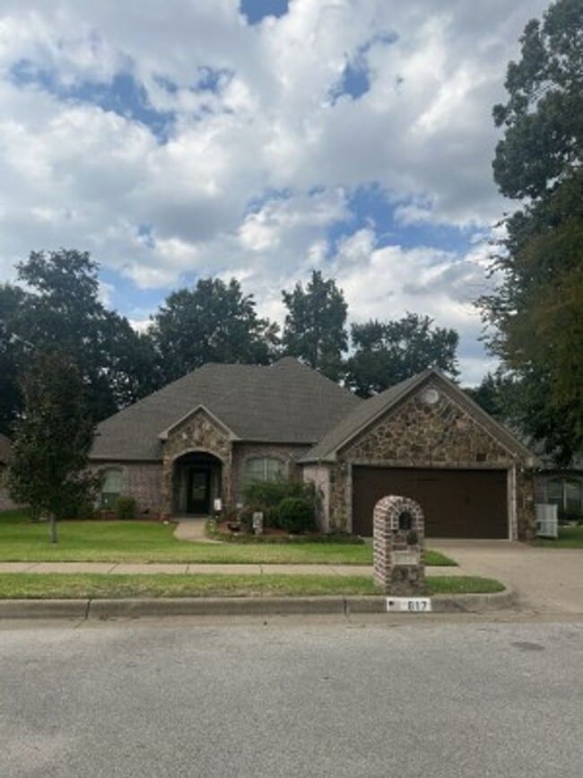 Building Photo - 617 Huntwick Ln Rental