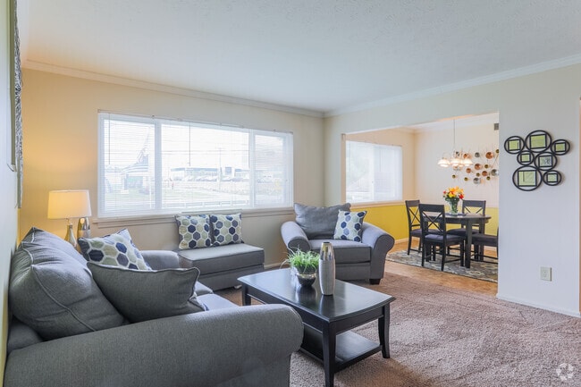 2BR, 1BA - 850 SF