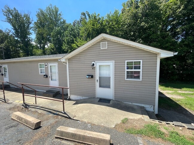 Building Photo - 402 S 10th St Unit Apt C